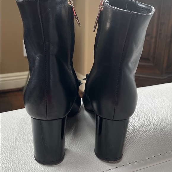 Kate Spade black leather boots with bow and patent leather accents - Picture 5 of 13